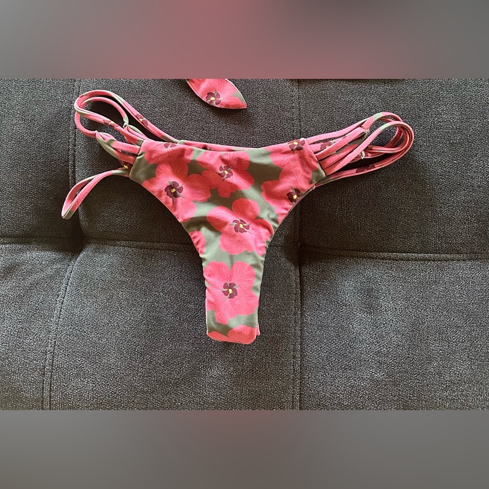 Benoa Swim bottoms size Medium.